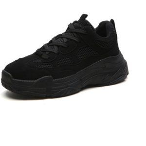 A good pair of sports and leisure